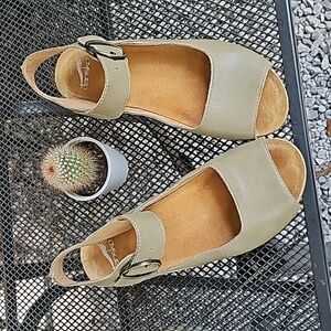 Dansko Tiana Khaki tan peep toe sandals